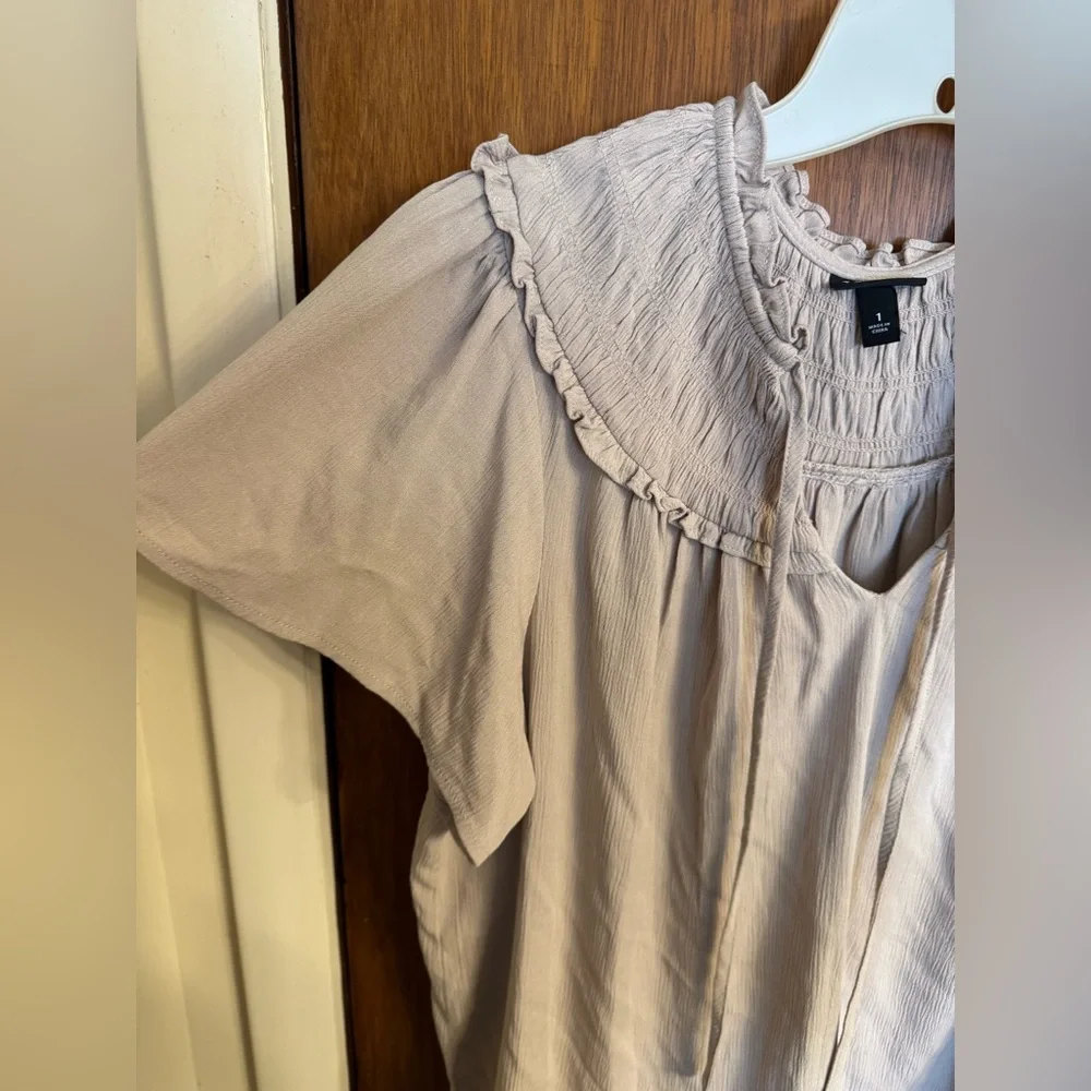 EUC tan/camel colored short sleeve top by Torrid, size 1 (14-16) - Picture 7 of 13